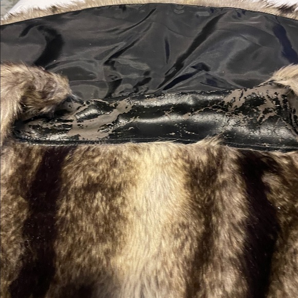 Candies Faux Fur Jacket in Brown and Tan pleather at side & back of neck peeling - Picture 7 of 8